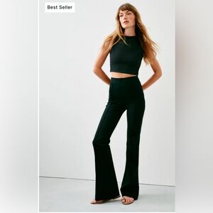 @chas consign 11/18 Spanx back seam full leg yoga pants. Like new. Worn once